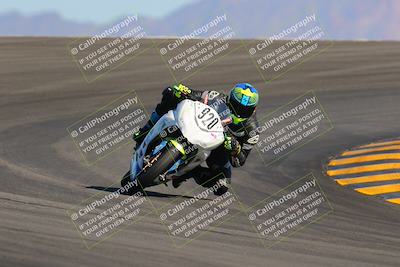 media/Oct-29-2022-CVMA (Sat) [[14c0aa3b66]]/Race 4 500 Supersport-350 Supersport/